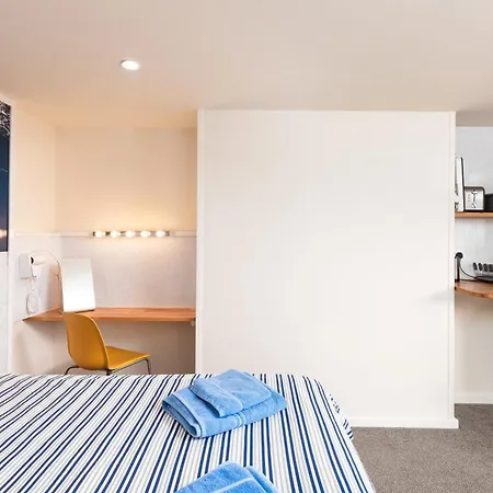 Compact Room, Free Private Parking Апартаменты Уитби