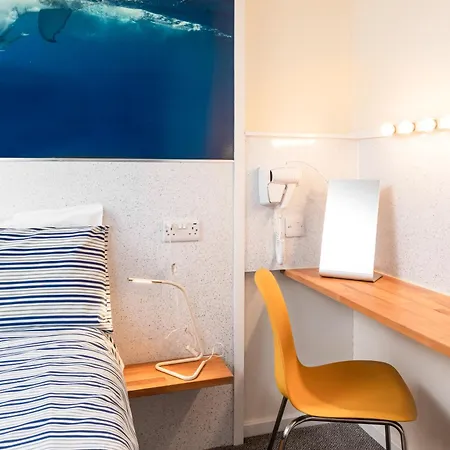 Compact Room, Free Private Parking Апартаменты Уитби