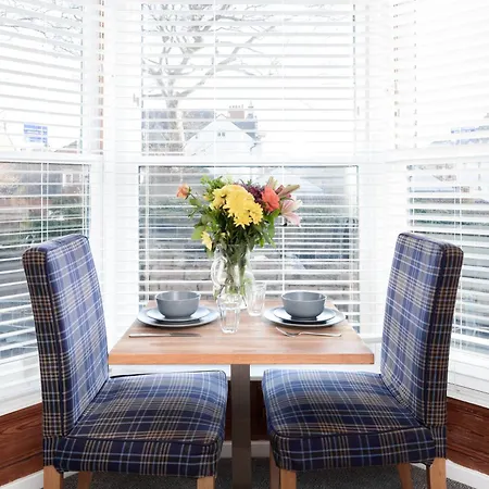 Compact Room, Free Private Parking * Whitby